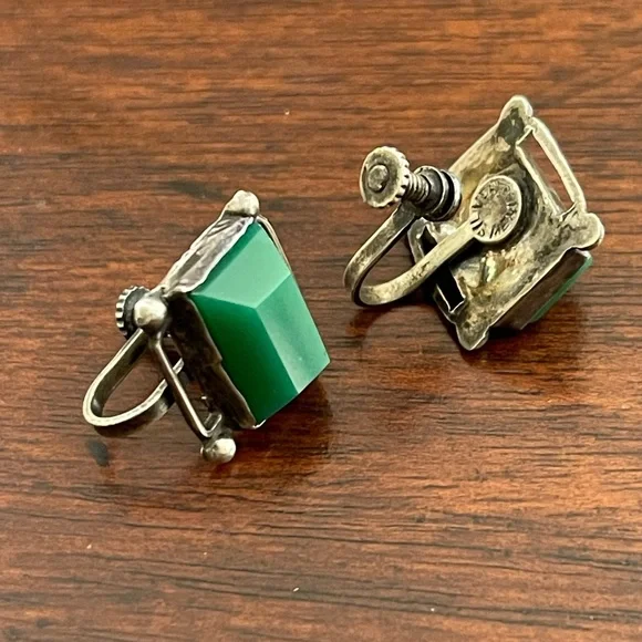 Art deco style glass chrysoprase solid silver screw back earrings - Picture 4 of 8